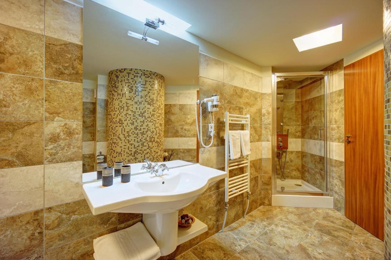 Hotel Ciucas Бэиле-Тушнад Экстерьер фото