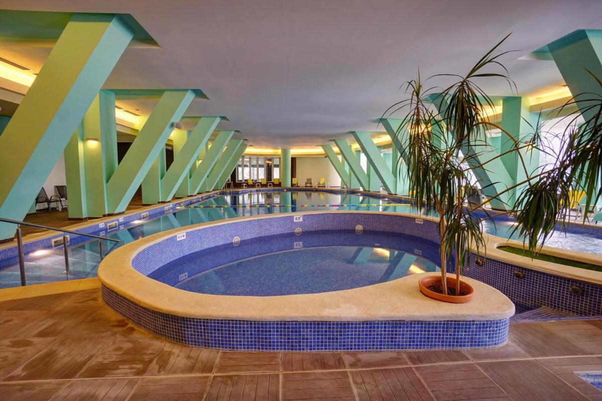 Hotel Ciucas Бэиле-Тушнад Экстерьер фото