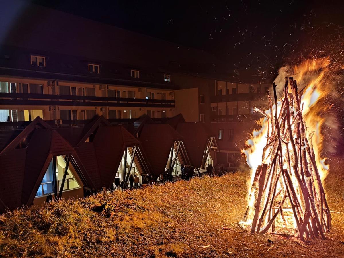 Hotel Ciucas Бэиле-Тушнад Экстерьер фото