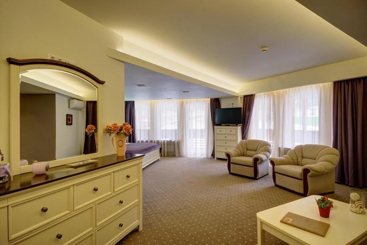 Hotel Ciucas Бэиле-Тушнад Экстерьер фото